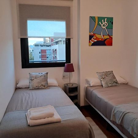 סנט אדריה דה בסוס Modern Apartment, With Parking, Close To The Beach!! מראה חיצוני תמונה