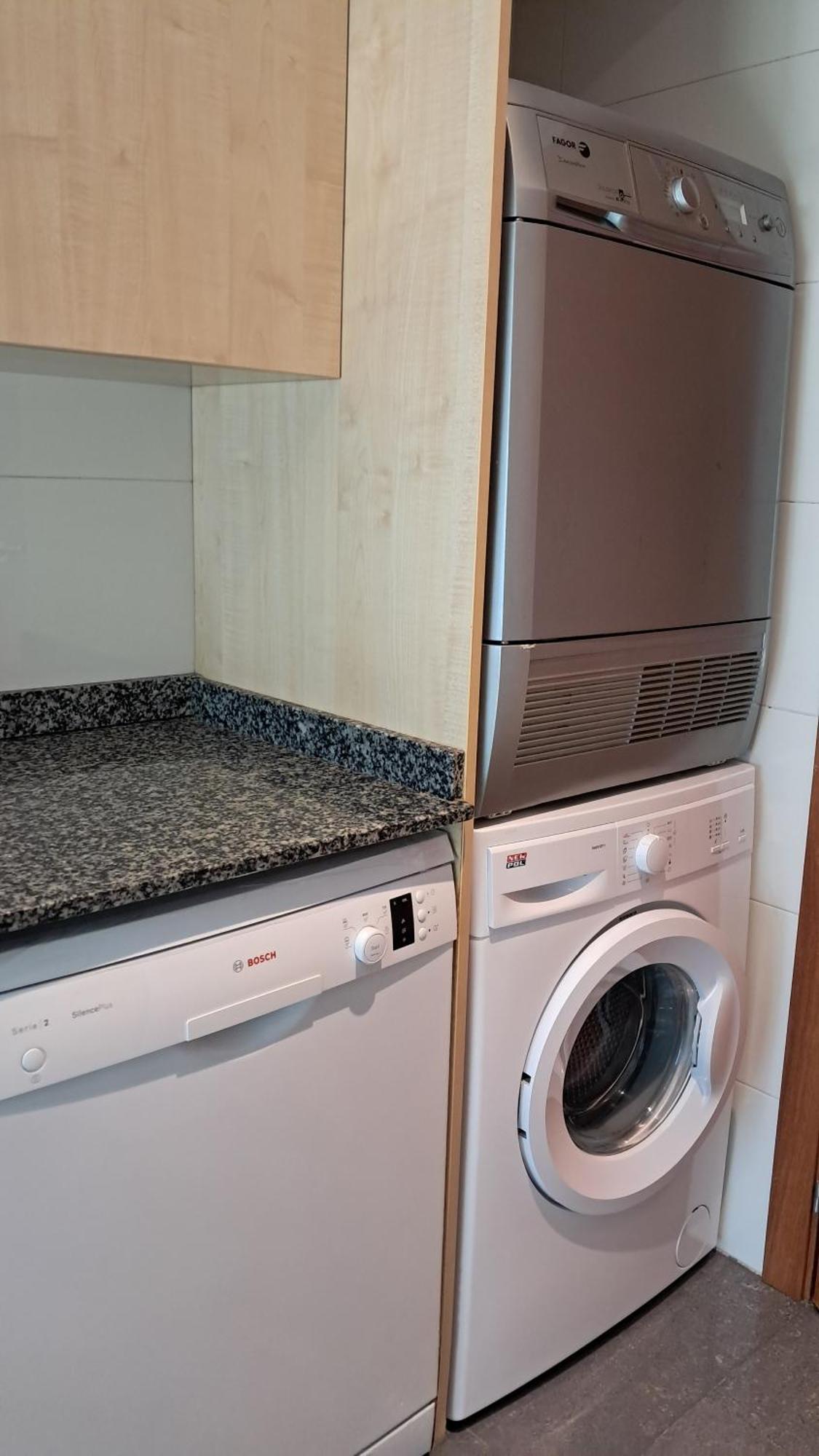 סנט אדריה דה בסוס Modern Apartment, With Parking, Close To The Beach!! מראה חיצוני תמונה