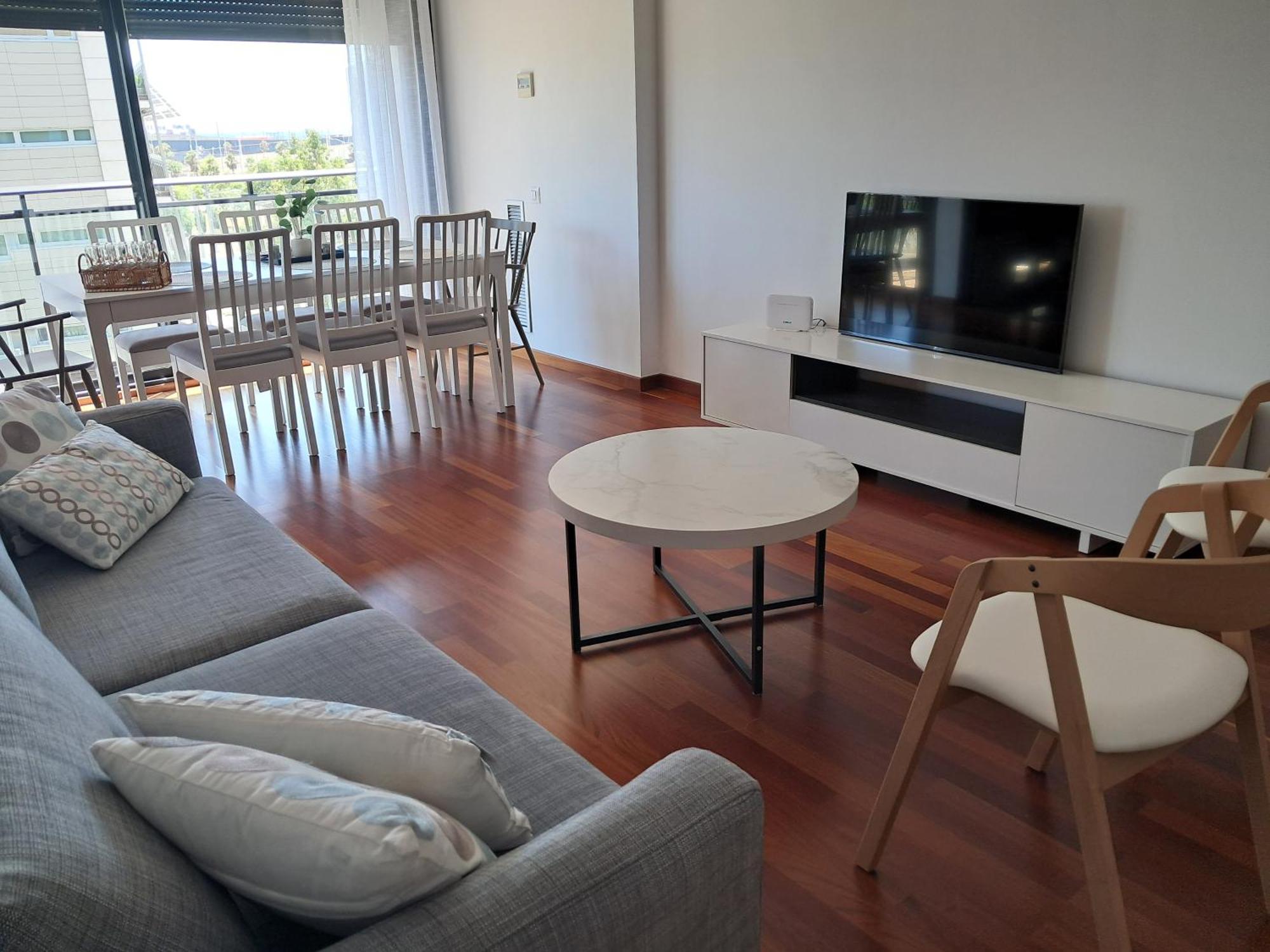 סנט אדריה דה בסוס Modern Apartment, With Parking, Close To The Beach!! מראה חיצוני תמונה