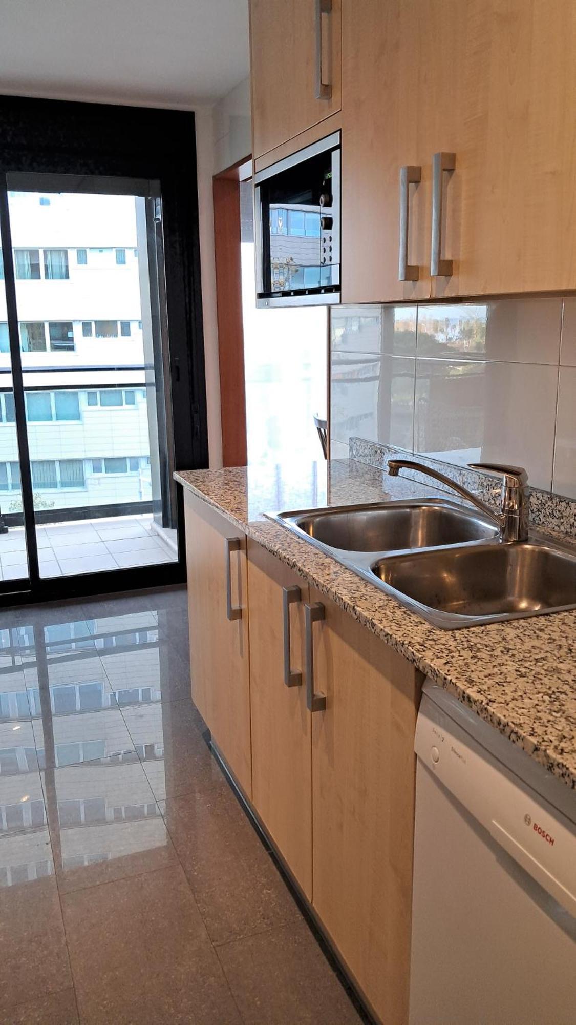 סנט אדריה דה בסוס Modern Apartment, With Parking, Close To The Beach!! מראה חיצוני תמונה