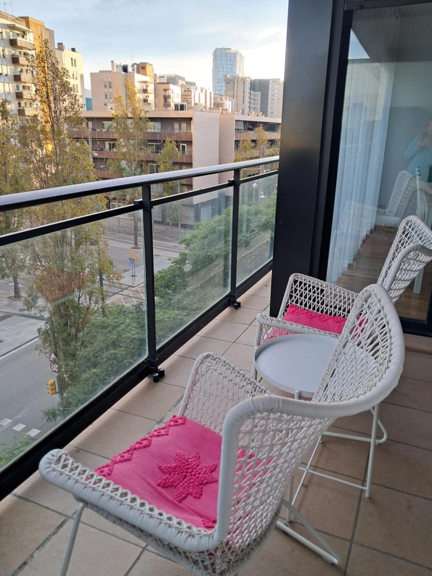 סנט אדריה דה בסוס Modern Apartment, With Parking, Close To The Beach!! מראה חיצוני תמונה