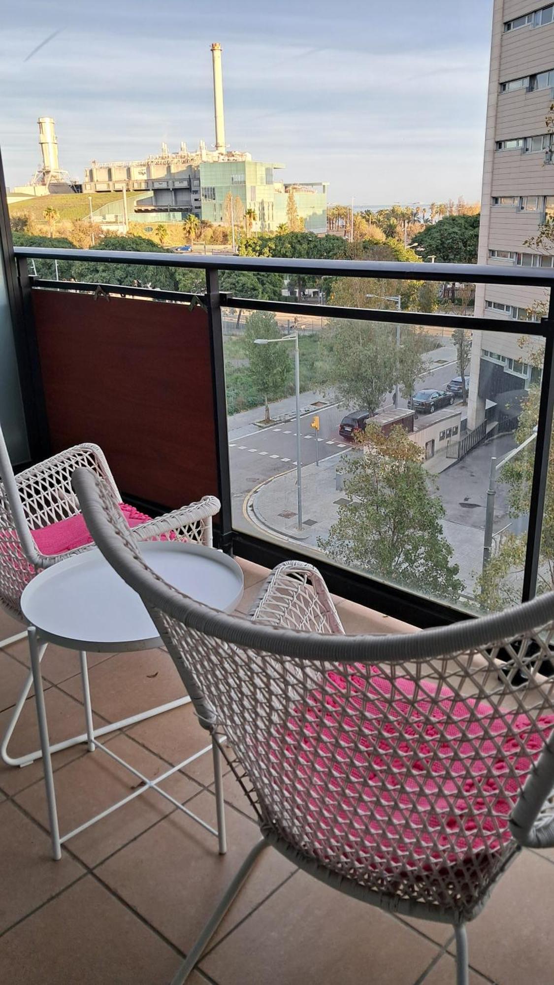 סנט אדריה דה בסוס Modern Apartment, With Parking, Close To The Beach!! מראה חיצוני תמונה