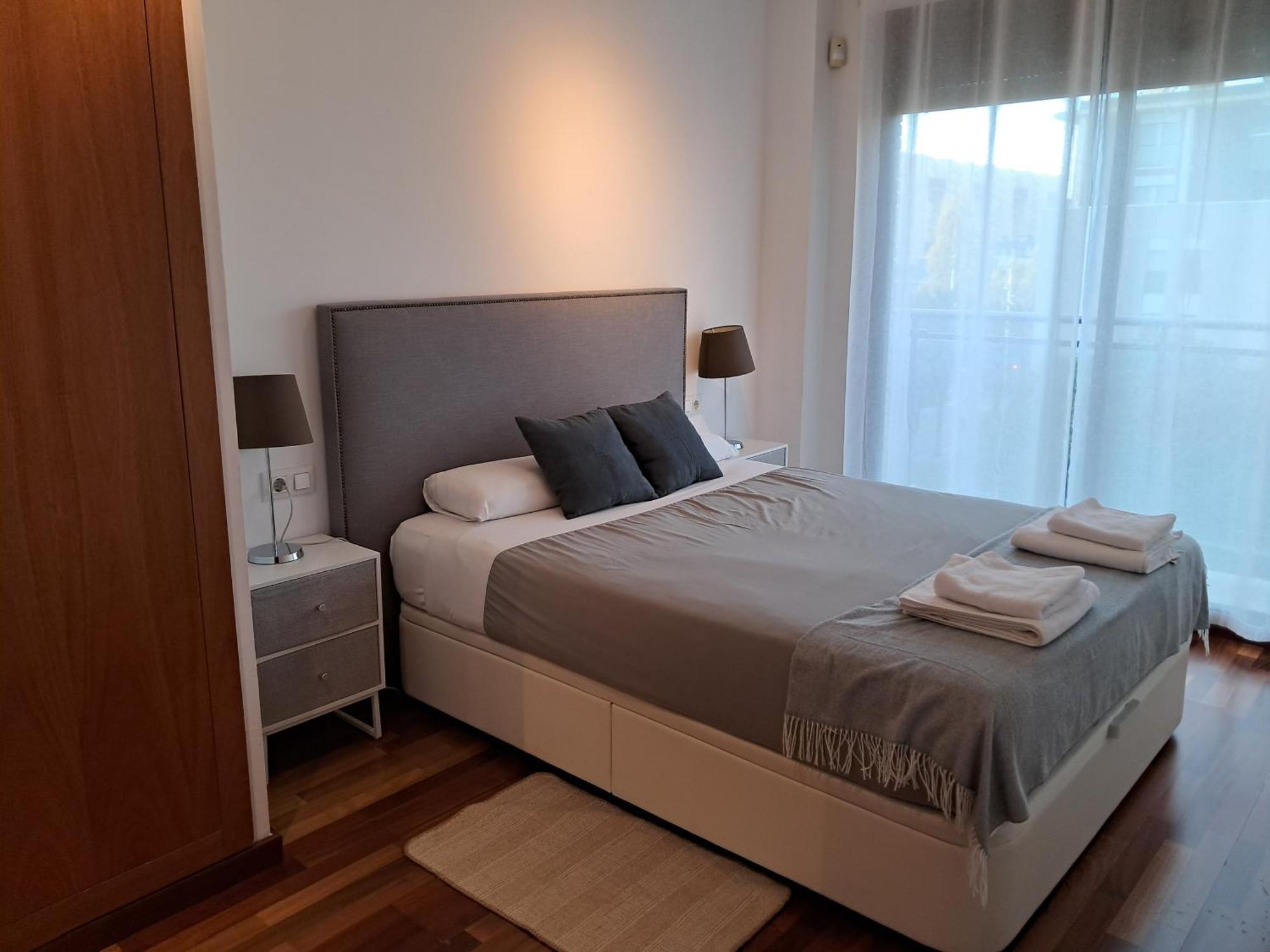 סנט אדריה דה בסוס Modern Apartment, With Parking, Close To The Beach!! מראה חיצוני תמונה