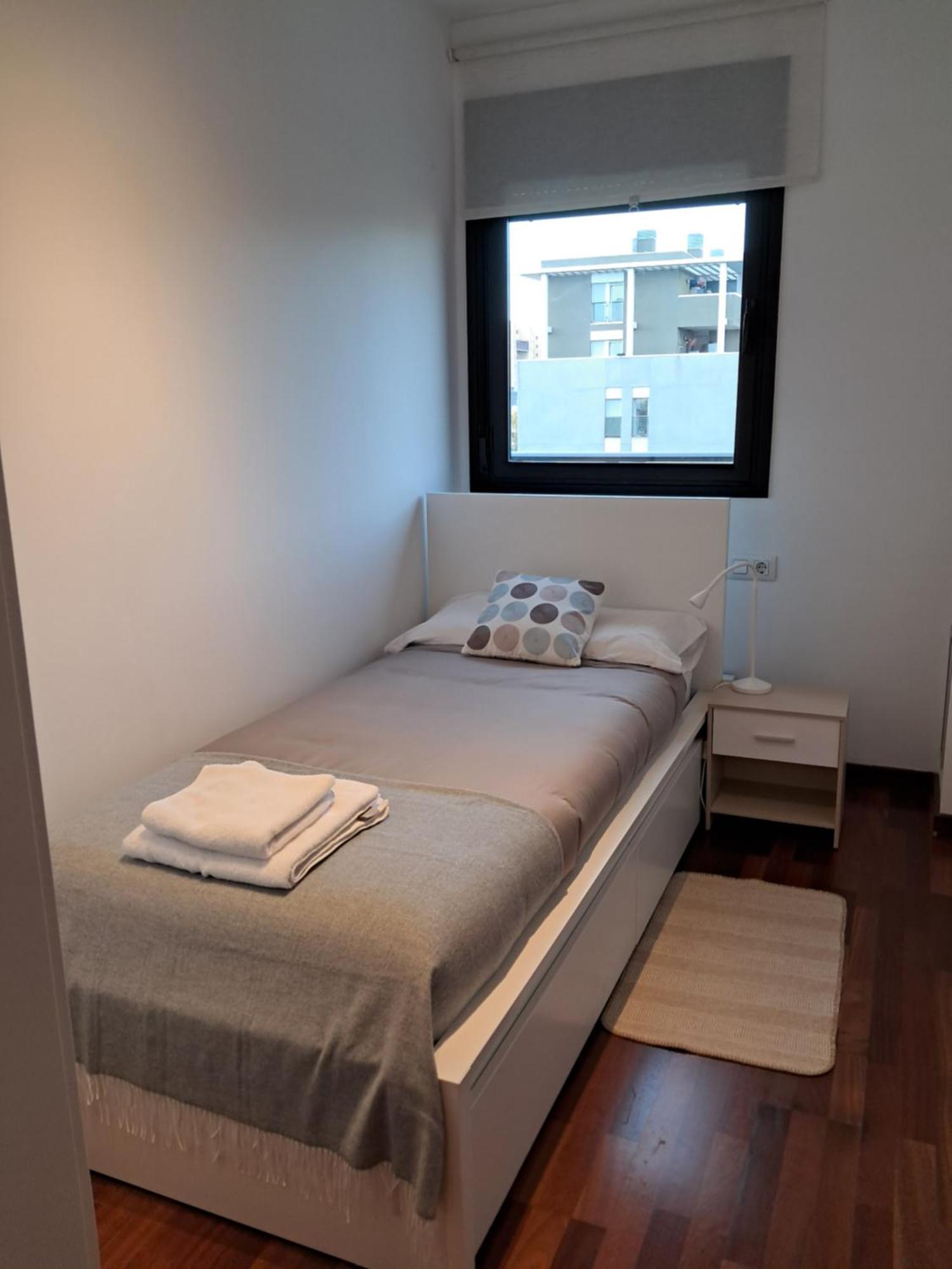 סנט אדריה דה בסוס Modern Apartment, With Parking, Close To The Beach!! מראה חיצוני תמונה